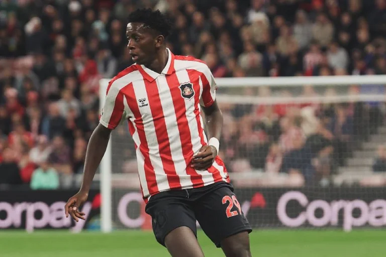 Jules Ahoka, la pépite congolaise de Sunderland, attire l&rsquo;attention après un transfert record
