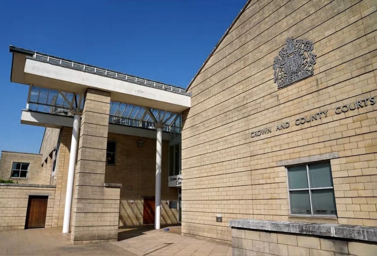Un adolescent de 15 ans accusé de 22 infractions sexuelles envers huit filles, dont une mineure