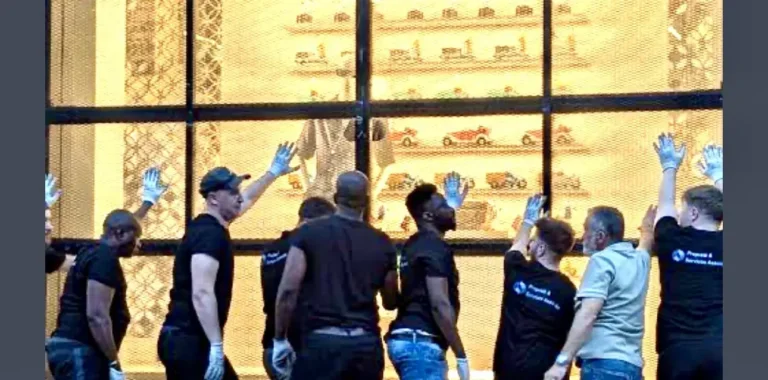 À Paris, les commerces de luxe se protègent avant les manifestations de samedi