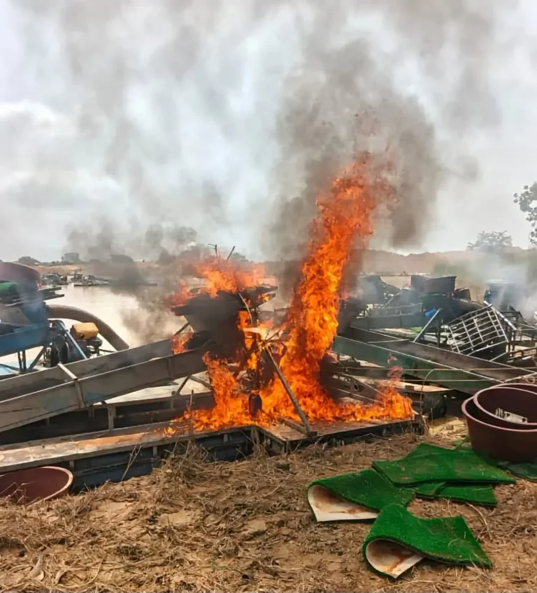 Des opérations de la BSSI à Kanakono : dix dragues d’orpaillage illégal détruites