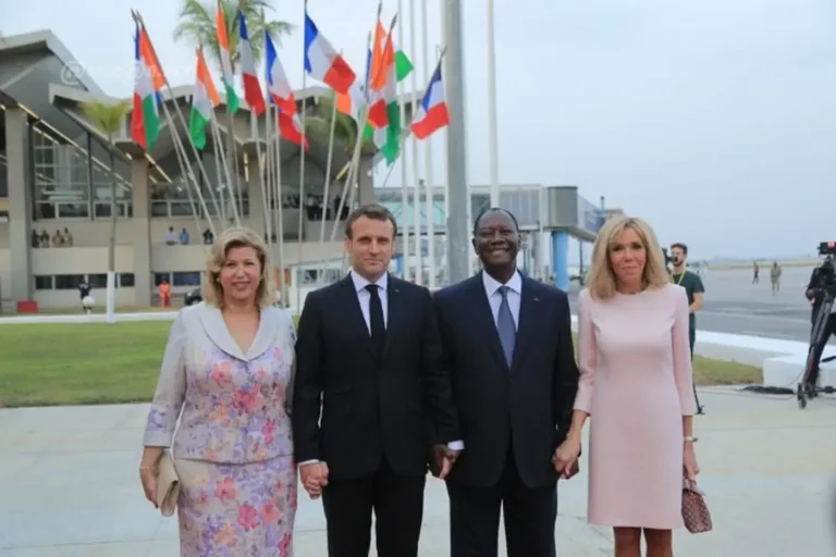 Emmanuel Macron en visite à Abidjan, tensions dans la filière cacao et auditions fiscales