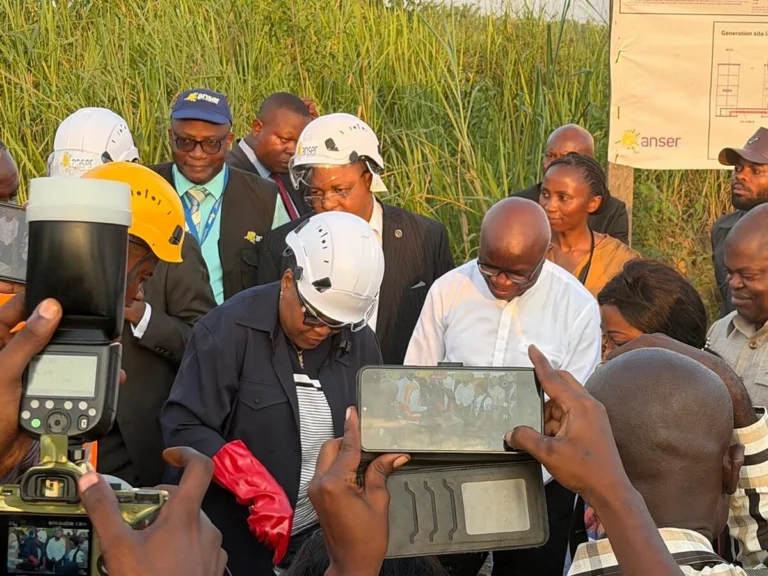 Lancement des travaux d&rsquo;une centrale solaire de 3 MWc à Kindu par Judith Suminwa