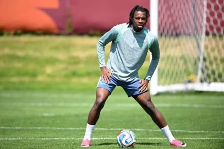 Johan Manzambi marque son premier but en Premier League avec Aston Villa contre Newcastle