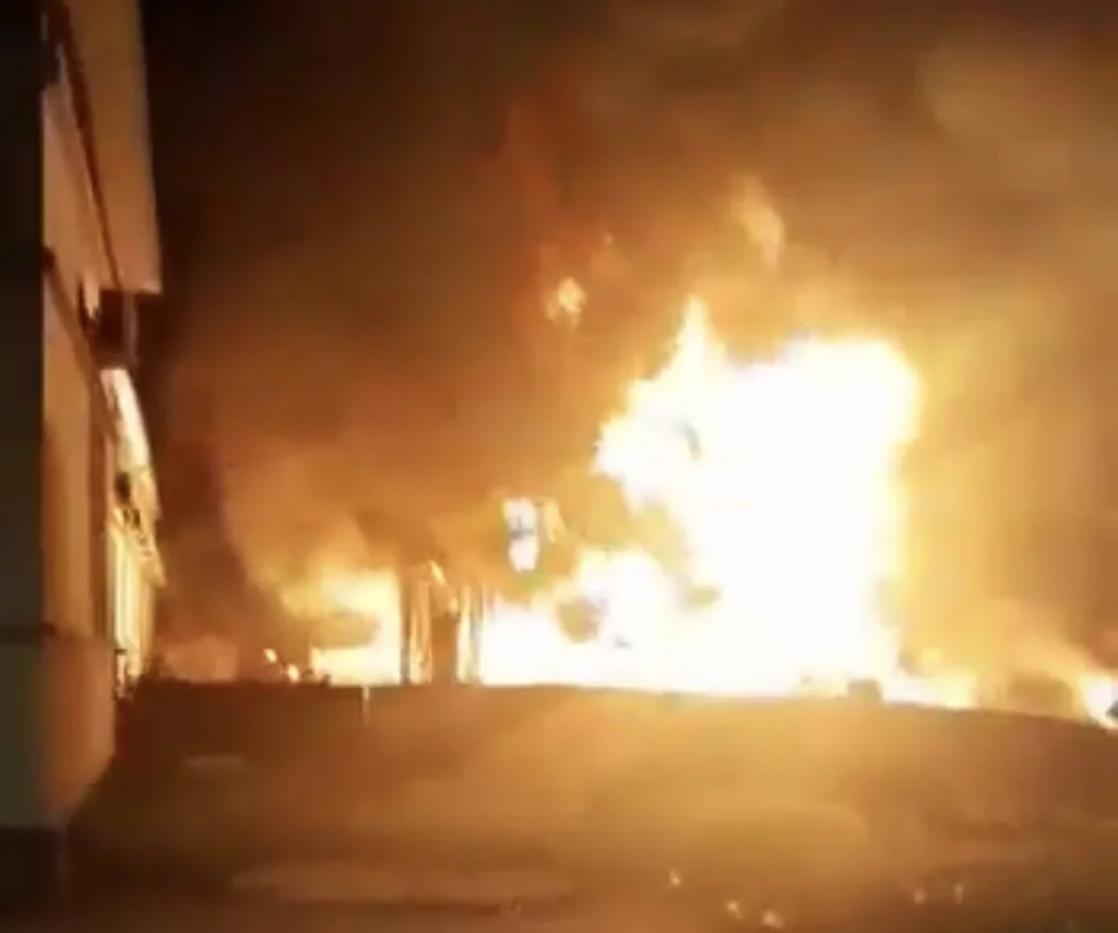 Incendie majeur au Stade des Martyrs à Kinshasa, les pompiers mobilisés