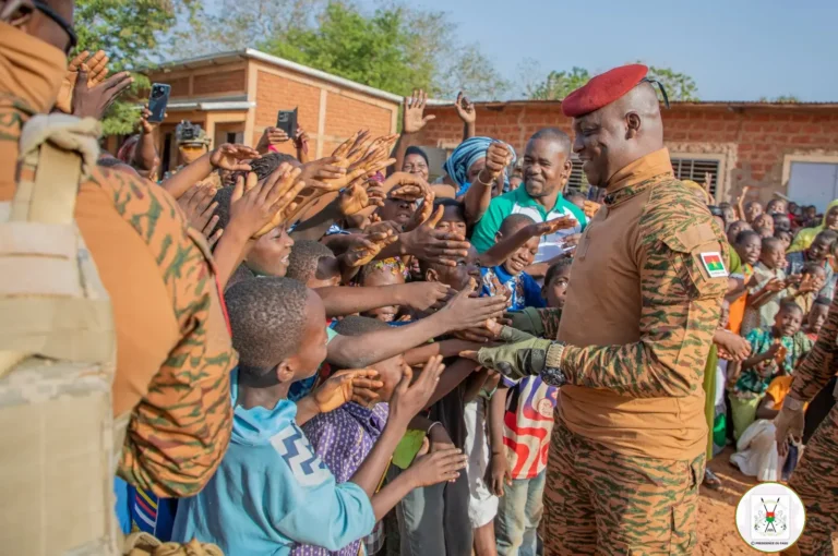 Le Burkina Faso réforme son système éducatif pour décoloniser les manuels scolaires