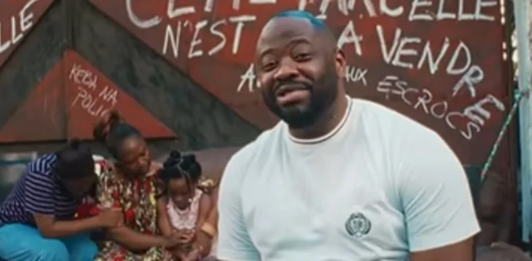 Moïse Mbiye révèle le clip de sa nouvelle chanson &lsquo;Couronne&rsquo;