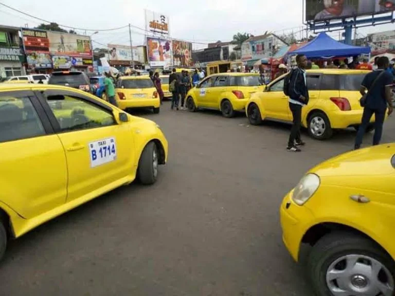 Où est passé l’argent de la taxe de stationnement ? Les chauffeurs de Kinshasa posent la question