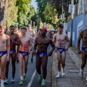 Une course en slips violets à Johannesburg pour sensibiliser au cancer de la prostate